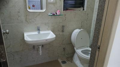 Bathroom Image of 550 Sq.ft 1 BHK Apartment / Flat for rent in Hadapsar Pune for Rs. 21000