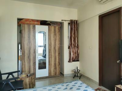 Bedroom Image of 1000 Sq.ft 2 BHK Apartment / Flat for sale in Lodha Luxuria, Thane West Thane for Rs. 20000000