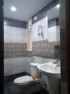 Common Bathroom Image of 960 Sq.ft 2 BHK Apartment / Flat for rent in Jaypee Kosmos, Sector 134 Noida for Rs. 34000