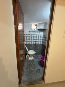 Bathroom Image of 600 Sq.ft 1 BHK Builder Floor for rent in S.G. Palya Bengaluru for Rs. 15000
