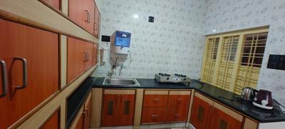 Kitchen Image of 1200 Sq.ft 2 BHK Builder Floor for rent in Cox Town Bengaluru for Rs. 26000