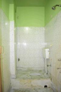 Bathroom Image of 890 Sq.ft 2 BHK Apartment / Flat for rent in Airport Gate no. 1 Kolkata for Rs. 12500