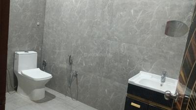 Image of 909 Sq.ft 3 BHK Builder Floor for rent in Aya Nagar, New Delhi for Rs. 16000