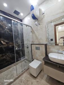 Bathroom Image of 1900 Sq.ft 3 BHK Builder Floor for sale in Mansarover Garden New Delhi for Rs. 40000000