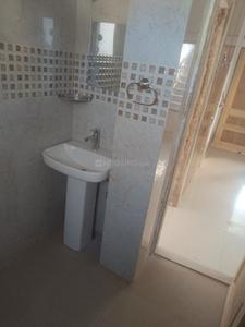 Bathroom Image of 700 Sq.ft 2 BHK Apartment / Flat for rent in Tutikandi Shimla for Rs. 15000