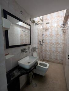Bathroom Image of 800 Sq.ft 2 BHK Builder Floor for rent in Shalimar Bagh New Delhi for Rs. 24000