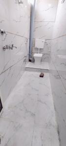 Bathroom Image of 450 Sq.ft 3 BHK Independent House for rent in Bina Railway Colony Bina for Rs. 15500