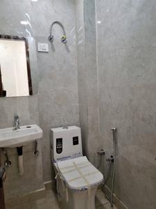 Common Bathroom Image of 590 Sq.ft 2 BHK Apartment / Flat for rent in Dwarka Mor New Delhi for Rs. 17000