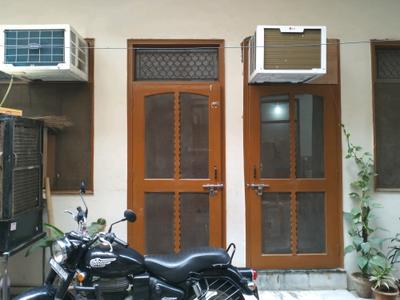 Building Image of 910 Sq.ft 2 BHK Builder Floor for sale in Shahdara New Delhi for Rs. 8000000