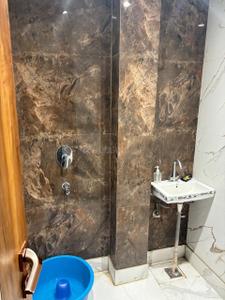 Bathroom Image of 950 Sq.ft 3 BHK Independent House for rent in Govindpuri New Delhi for Rs. 21000