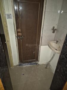 Bathroom Image of 750 Sq.ft 2 BHK Independent House for rent in Hadapsar Pune for Rs. 15000