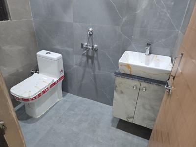 Bathroom Image of 600 Sq.ft 1 BHK Builder Floor for sale in Indirapuram Ghaziabad for Rs. 4000000