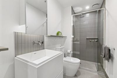 Bathroom Image of 3840 Sq.ft 6 BHK Apartment / Flat for sale in Rustomjee Ciroc, Juhu Mumbai for Rs. 210000000