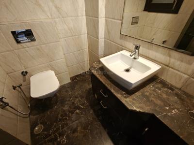 Bathroom Image of 1800 Sq.ft 3 BHK Builder Floor for rent in South Extension II New Delhi for Rs. 100000