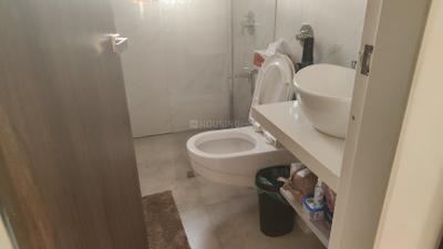 Bathroom Image of 650 Sq.ft 1 BHK Apartment / Flat for rent in Siddhivinayak Habitats, Dadar West Mumbai for Rs. 85000