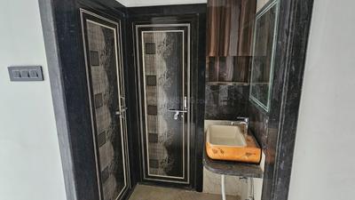 Bathroom Image of 998 Sq.ft 3 BHK Builder Floor for rent in Ritu Emerald Gulistan, Jajmau Kanpur for Rs. 20000