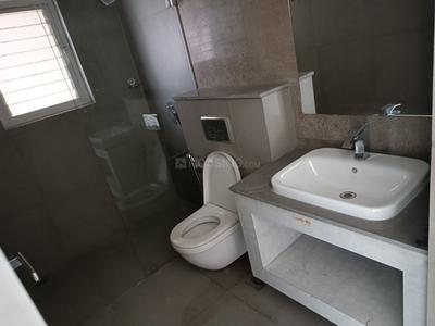 Bathroom Image of 2000 Sq.ft 3 BHK Apartment / Flat for rent in Prestige Fairfield, RMV Extension Stage 2 Bengaluru for Rs. 100000