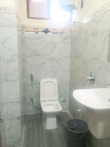 Common Bathroom Image of 600 Sq.ft 1 BHK Apartment / Flat for rent in Madhapur Hyderabad for Rs. 27000