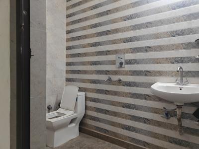 Bathroom Image of 700 Sq.ft 1 BHK Builder Floor for rent in Hari Nagar New Delhi for Rs. 21000