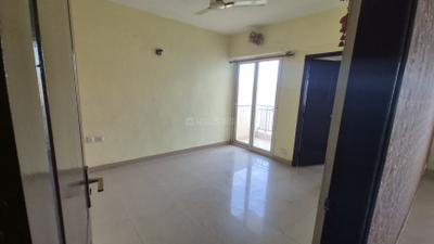 Bedroom Image of 1600 Sq.ft 3 BHK Apartment / Flat for rent in Sethi Max Royal, Sector 76 Noida for Rs. 35000