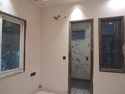 Bedroom Image of 901 Sq.ft 3 BHK Builder Floor for rent in Paschim Vihar New Delhi for Rs. 40000