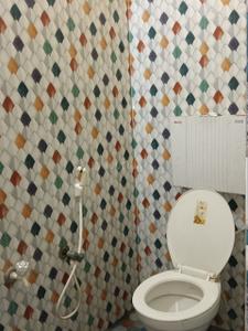 Bathroom Image of 300 Sq.ft 1 RK Builder Floor for rent in Gandhi Nagar Haldia for Rs. 4000