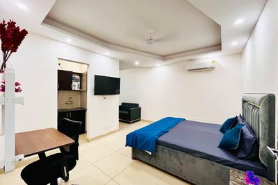 Bedroom Image of 300 Sq.ft 1 BHK Apartment / Flat for rent in DLF Phase 3 Gurgaon for Rs. 26000