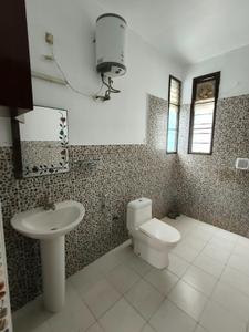 Bathroom Image of 2500 Sq.ft 3 BHK Independent House for rent in Virugambakkam Chennai for Rs. 60000
