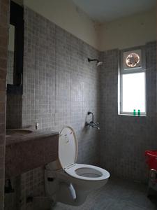 Common Bathroom Image of 1195 Sq.ft 2.5 BHK Apartment / Flat for sale in Paras Tierea, Sector 137 Noida for Rs. 10000000