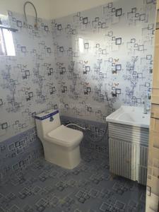 Bathroom Image of 1400 Sq.ft 3 BHK Independent House for sale in Canal Road Dehradun for Rs. 12500000