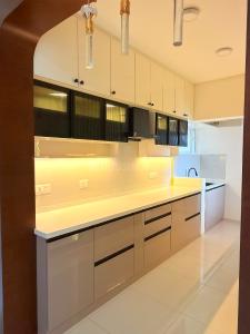 Kitchen Image of 750 Sq.ft 2 BHK Apartment / Flat for rent in Brigade Horizon, Kumbalgodu Bengaluru for Rs. 45000