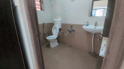 Bathroom Image of 550 Sq.ft 1 BHK Builder Floor for rent in Koramangala Bengaluru for Rs. 28000