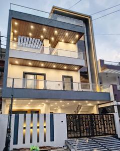 Building Image of 7200 Sq.ft 5 BHK Independent House for sale in Gomti Nagar Lucknow for Rs. 55000009