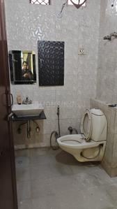 Bathroom Image of 800 Sq.ft 1 BHK Apartment / Flat for rent in Paschim Vihar New Delhi for Rs. 12314