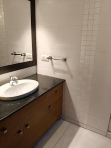 Bathroom Image of 10800 Sq.ft 6 BHK Independent House for rent in Panchsheel Park New Delhi for Rs. 750000