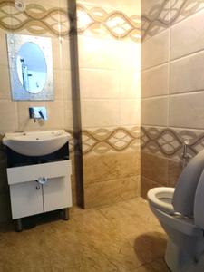 Bathroom Image of 900 Sq.ft 2 BHK Apartment / Flat for sale in Civil Lines Gurgaon for Rs. 7000000