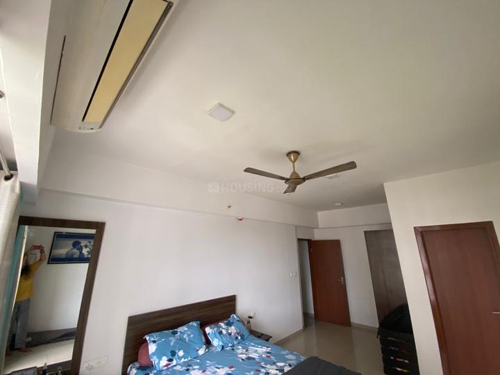 Tata Avenida Main Image 1