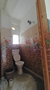 Bathroom Image of 450 Sq.ft 1 BHK Apartment / Flat for rent in Keshtopur Kolkata for Rs. 8000
