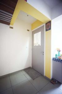 Living Room Image of 1530 Sq.ft 3 BHK Apartment / Flat for sale in Navrangpura Ahmedabad for Rs. 14000000