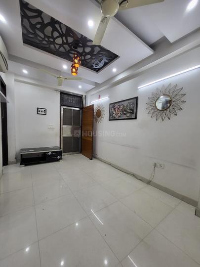 Beautifully maintained builder flat Main Image 1