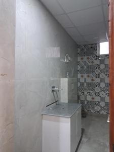 Common Bathroom Image of 650 Sq.ft 1 BHK Apartment / Flat for sale in Sector 73 Noida for Rs. 3000000