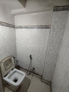 Bathroom Image of 1400 Sq.ft 3.5 BHK Builder Floor for rent in Green Park New Delhi for Rs. 85000