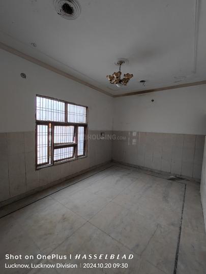 Saadatganj Main Image 1