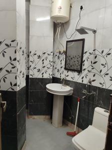 Bathroom Image of 450 Sq.ft 1 BHK Builder Floor for rent in Mahavir Enclave New Delhi for Rs. 17000