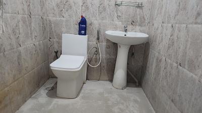 Mayur Daffodil Bathroom One 4