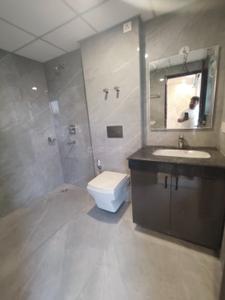 Bathroom Image of 1875 Sq.ft 3 BHK Apartment / Flat for rent in Rishita Manhattan, Gomti Nagar Extension Lucknow for Rs. 45000