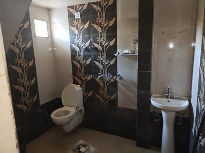 Bathroom Image of 1220 Sq.ft 4 BHK Apartment / Flat for sale in Sector 40 Chandigarh for Rs. 17000000