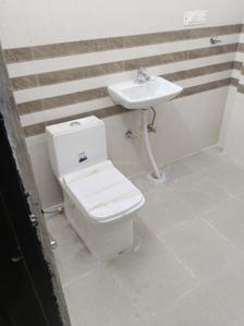 Bathroom Image of 400 Sq.ft 1 BHK Builder Floor for rent in Civil Lines Gurgaon for Rs. 15000