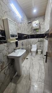 Bathroom Image of 900 Sq.ft 3 BHK Builder Floor for rent in Tughlakabad New Delhi for Rs. 30000