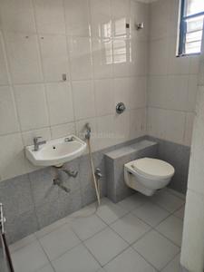 Bathroom Image of 1100 Sq.ft 2 BHK Apartment / Flat for rent in Gold Govind Wing In Golden Park I, Omkar Nagar Nagpur for Rs. 16500